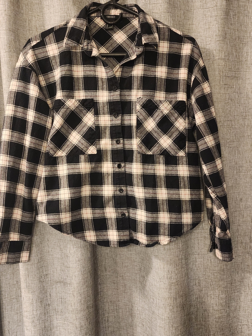 Forever 21 Women's Cropped Black & Cream Plaid Button-Up Shirt